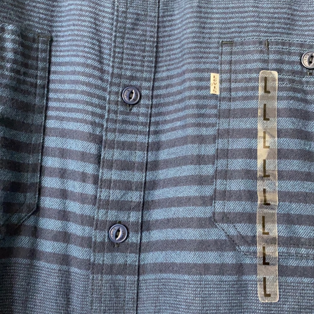 Levi’s Button Up - Picture 2 of 6
